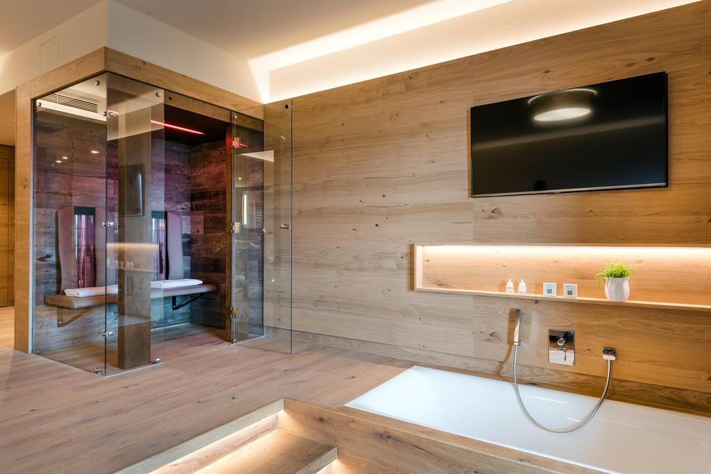 Genussdorf Gmachl - Hotel & Spa ベルクハイム エクステリア 写真