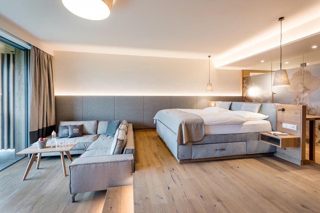 Genussdorf Gmachl - Hotel & Spa ベルクハイム エクステリア 写真