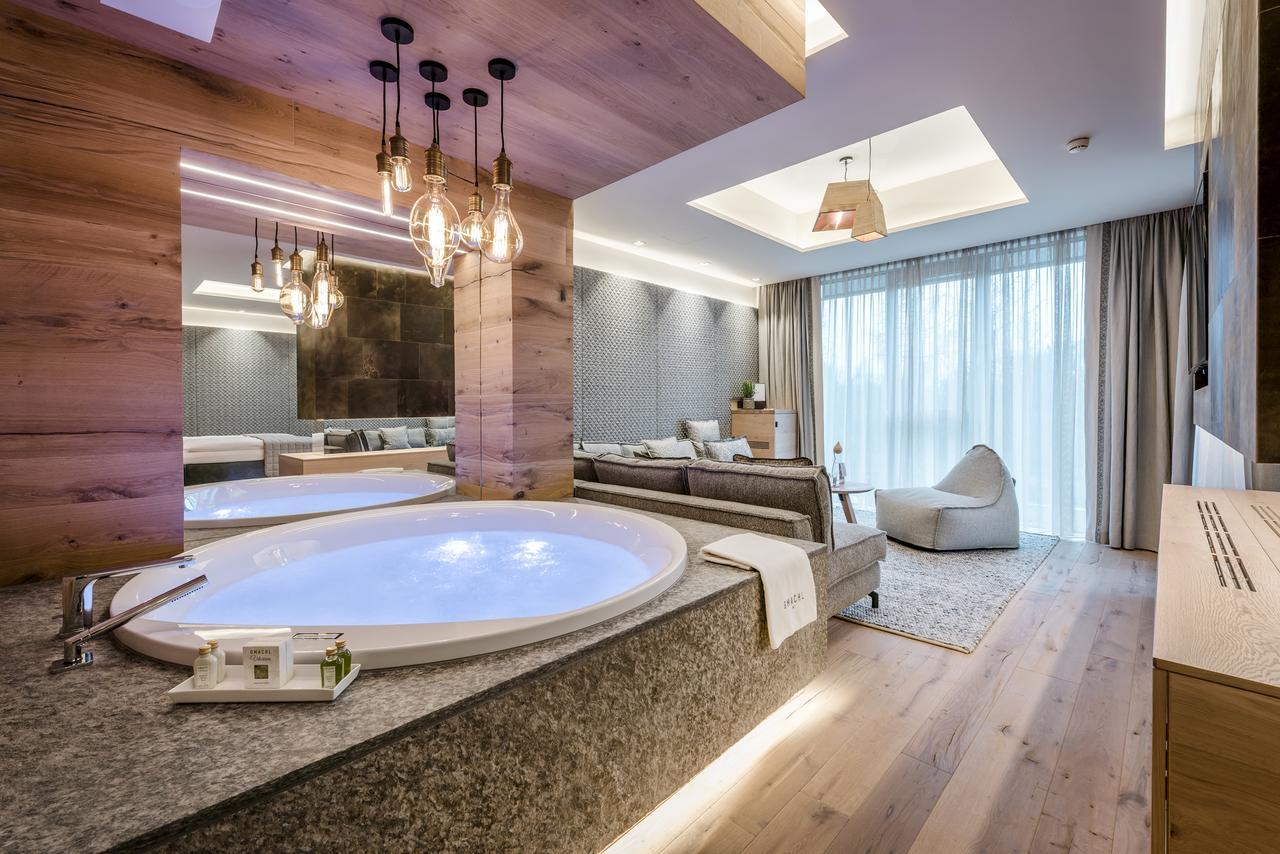 Genussdorf Gmachl - Hotel & Spa ベルクハイム エクステリア 写真