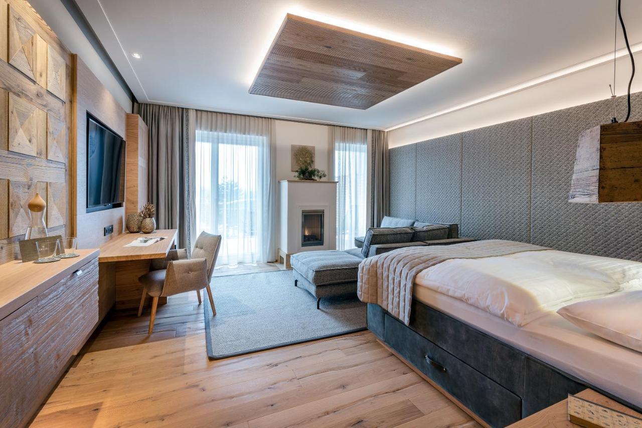 Genussdorf Gmachl - Hotel & Spa ベルクハイム エクステリア 写真